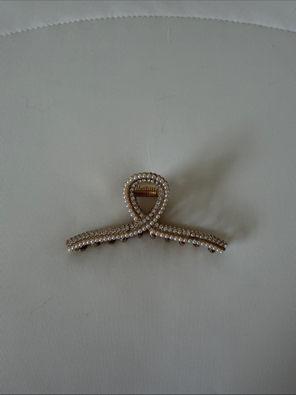 Ulta Beauty Gold and White Pearl Loop Hair Clip